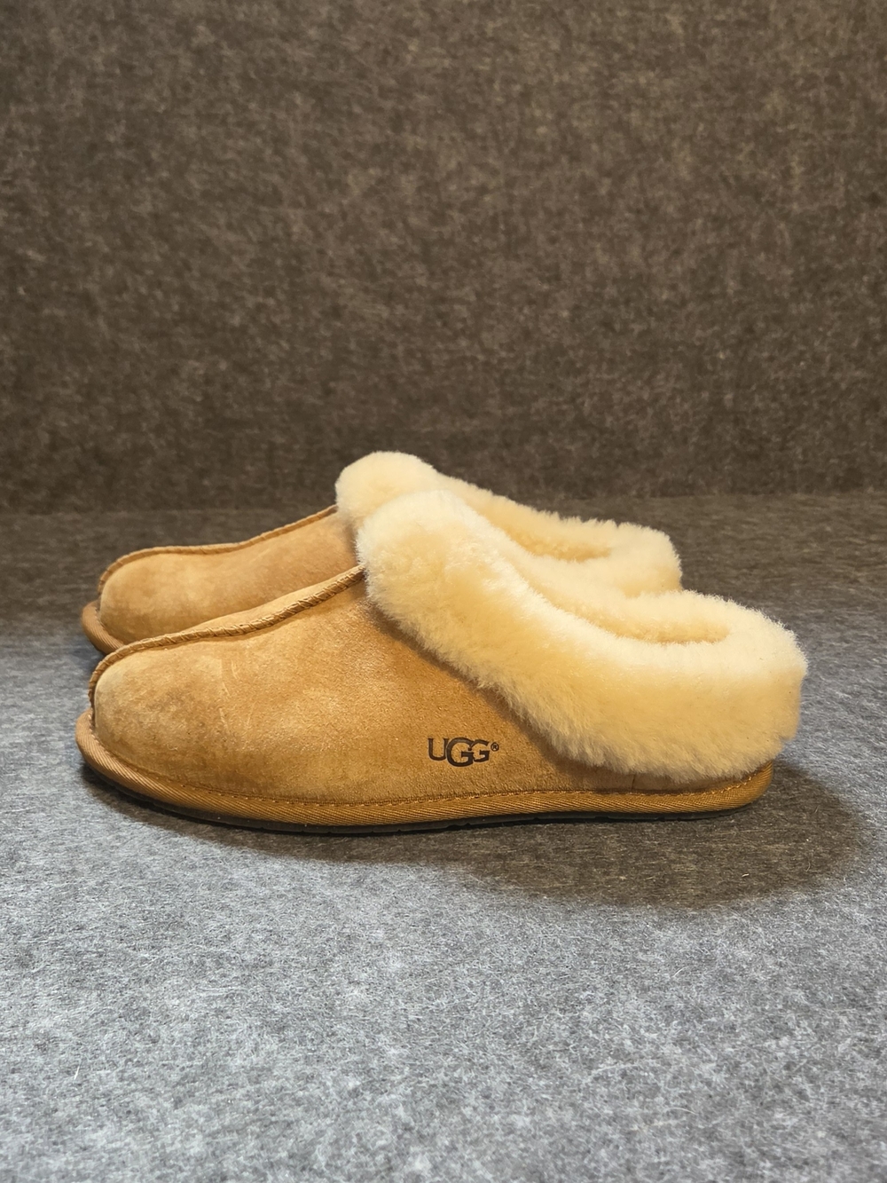 UGG Women's Moraene Chestnut Suede  Sheepskin Clog Slippers 7 - Picture 5 of 11